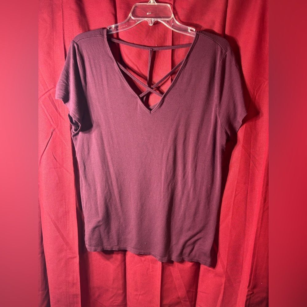 SO Burgundy Vneck Short Sleeve Women’s Size XLarge EPC